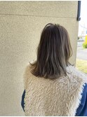 オリーブベージュ