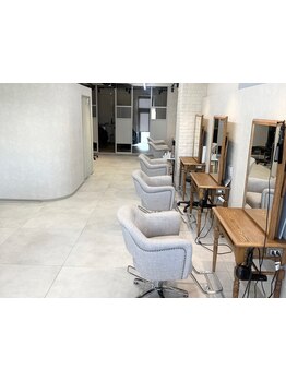 落ち着いた癒し空間で、一人ひとりに合わせた接客でお客様のなりたいを叶えます！