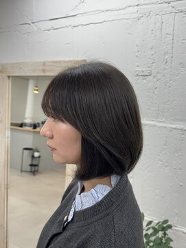 ベガ(vega) 動きのある毛流れボブレイヤー×オリーブグレージュ