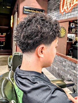 フォーコーナーズカットショップスリーセント 栄(FourCornersCutShop 3/cent) 【テーパーフェード×スパイキーパーマ】