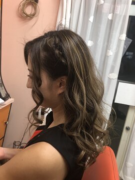 アールビューティジャパン(R beauty Japan) ハーフアップ