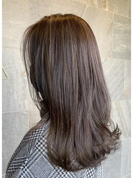 メゾン アヴァロ(Maison Avallo) #ハイライトグレージュ #ミディアムレイヤー