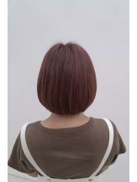 ビーヒアナウ N゜03 金沢駅西店(BE HERE NOW) 愛されショートボブ・40代50代60代・前髪なし・艶ピンクベージュ