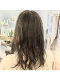 柔らかい質感のダークグレージュ