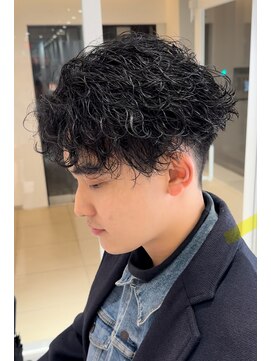 オーシャントーキョー 仙台(OCEAN TOKYO) 波巻きパーマショートセンターパート黒髪刈り上げ