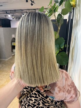メリー オオサカ(Merly Osaka) 海外 blond balayage