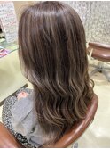 ナチュラルハイライト　ベージュ　ゆるふわロング