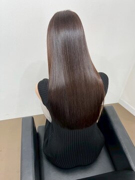 イオエ 元町(ioe) 前髪/暗髪カラー/艶カラー/小顔カット/髪質改善/縮毛矯正/黒髪