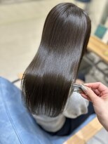 エミン(emyn) 赤みレスカラー オリーブブラウン ワンホンレイヤー 髪質改善