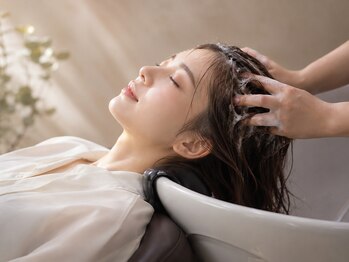 ビューティーアンドフリーハコ(Beauty&Free HACO)の写真/日々の疲れに♪『HACO自慢の頭筋リリースマッサージ』とフルフラットシャンプー台で極上体験