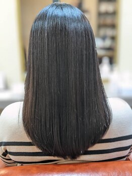シシヘアー(SISIi HAIR)の写真/約8割以上がくせ毛に悩む大人女性の為の[くせ毛特化サロン]アルカリ除去でダメージを最小限に抑えツヤ髪に*