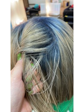 ヘアーゾーン ハチマルハチ 登戸駅前店(Hair Zone 808) ツートーンカラー