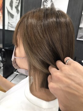 ディティール(Detail) ぱつっとボブ×イヤリングカラー