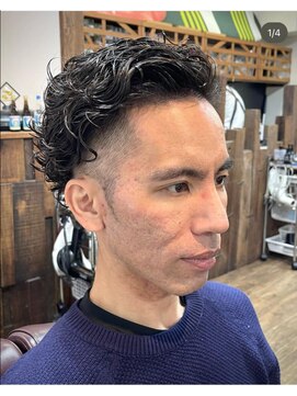 カットアンドリラクゼーション アイリー ツーブロックルーズパートスタイル