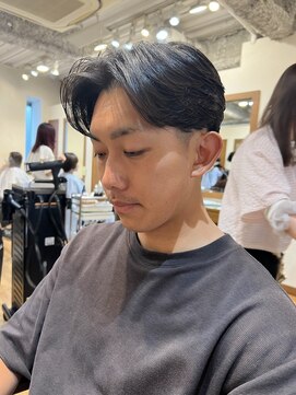 エクリ 麻布十番(equri) ニュアンスパーマセンターパート