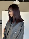 深みレッドのミディアムヘア
