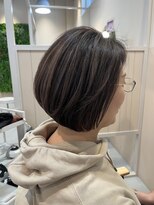 シダ(sida)&nbsp;[30代40代50代60代]大人ショート白髪ぼかしハイライトグレージュ