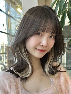 ミンクス渋谷スマートサロン(MINX shibuya smart salon) レイヤーカットミディアムイヤリングカラーホワイトベージュ