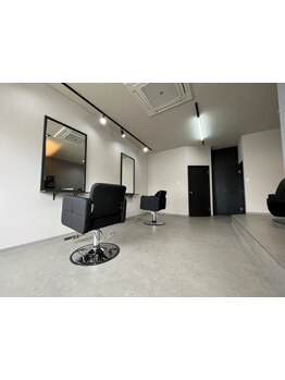 小田急線栢山駅徒歩7分、完全予約制のプライベートサロン♪周りを気にせずゆったり過ごせる空間です。