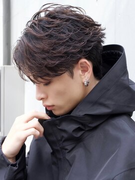 エイド 渋谷(aid) 刈り上げツーブロックフェザーショート毛流れアップバング渋谷