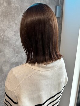人気の秘密は再現性の高い技術力！伸ばしたいけど長持ちするミディアム・ロングが好きな方からの支持アリ◎