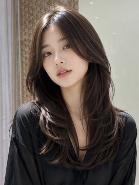 オアシスアヴェダ ザ・ペニンシュラ東京(OASIS AVEDA) セミロング・艶髪レイヤー・顔周りカット・長め前髪日比谷20代