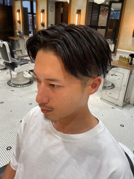 バーバーブロス 吉祥寺店(BARBER BROS) 【LUDLOW BROS.】田宮 センター分け ツーブロック 黒髪
