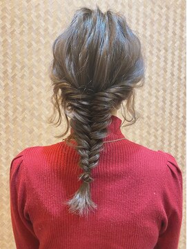ヘアールーム プリズム(Hair room Prism) ウィッグアレンジ フィッシュボーン