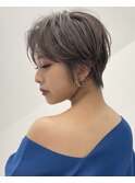 グレージュ×抜け感ショート
