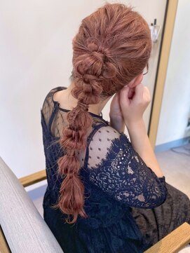 リノショアーズ 日本大通り店(RINOSHORES) オレンジブラウン系カラーローポニー編みおろしアレンジmaaya