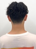 ソレイユ バイ アルフレッド(SOLEIL by alfRed)&nbsp;波打ちツイストスパイラル 黒髪 波巻きパーマ 刈り上げ