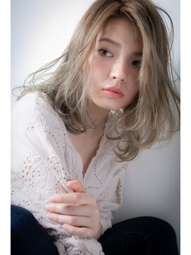 モッズヘア 越谷(mod's hair) ホワイトブロンド毛先パーマワンレンミディアムv越谷20代30代