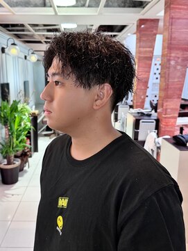 メンズサロンバムオム 名古屋栄店(MEN’S SALON BAMM HOMME) 大人の余裕を演出！センターパート×ツイストスパイラルパーマ
