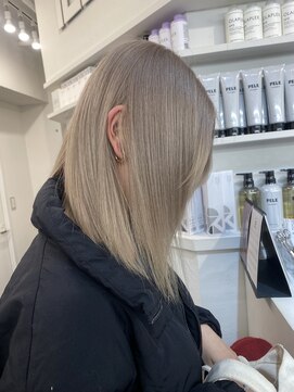 ペレ 渋谷(PELE) 黒髪/クラゲヘアー/オリーブグレー/小顔/ココアベージュ/渋谷