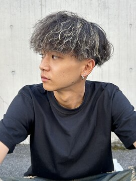 ボンドストーリールミエール(Bond Story lumiere) ハイライトメッシュツイストスパイラルパーマ