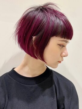 ピークアブー 原宿ハラカド(PEEK-A-BOO) ハイレイヤーショートミニボブ/レッドカラー/ぱっつんオン眉前髪