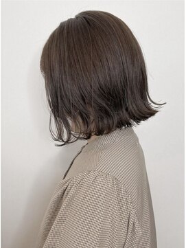 リタ 枚方(Rita) 春のイメチェン◎暗め切りっぱなしボブで美髪小顔魅せ