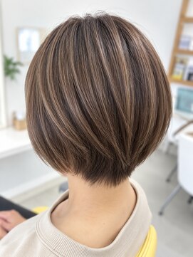 アトリーチェ 六科店(ATTRICE) 立体感ハイライトの丸みショートボブ