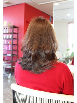 エッセンシャルルックス(Essential Looks) ロングレイヤースタイル