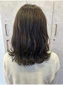 オリーブベージュ