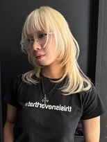 アルバム 新宿(ALBUM SHINJUKU)&nbsp;くすみベージュ透明感カラーウルフレイヤーロング_ba535071