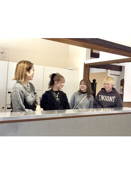 トレンドを押さえたオシャレな女性スタイリスト在籍◎気さくで暖かい雰囲気が心地よく、リラックスできる♪