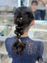 結婚式 二次会 お呼ばれ 編みおろしポニー 銀箔 リボン
