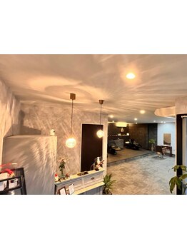 ほぼマンツーマンの上質なくつろぎ空間で、忙しい日常を忘れて心も体も癒される自分へのご褒美時間を。