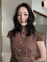 トーチ(torch)&nbsp;《riona》ミディアムレイヤー　ふわっとカール　ダークオリーブ