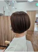 丸みショートボブ×明るい白髪染め