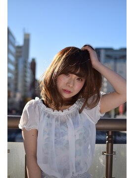 アンクルート(eNcroute) ひし形シルエットアッシュベージュ揺れカールミディアム