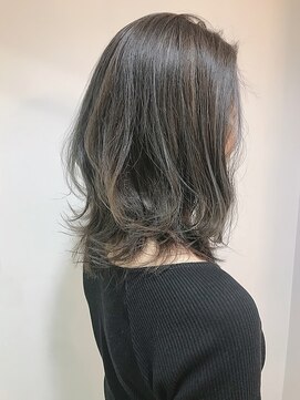 フェイバリットビューティシャルム(Favorite Beauty Charme) 外ハネ × ダークグレージュカラー