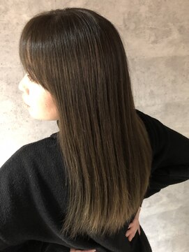 ロウエン 春日(LOWEN) アッシュとモノトーンと秘伝のブルー。