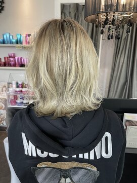 グレイス(Grace) ハイトーンミルクティーアッシュヘア